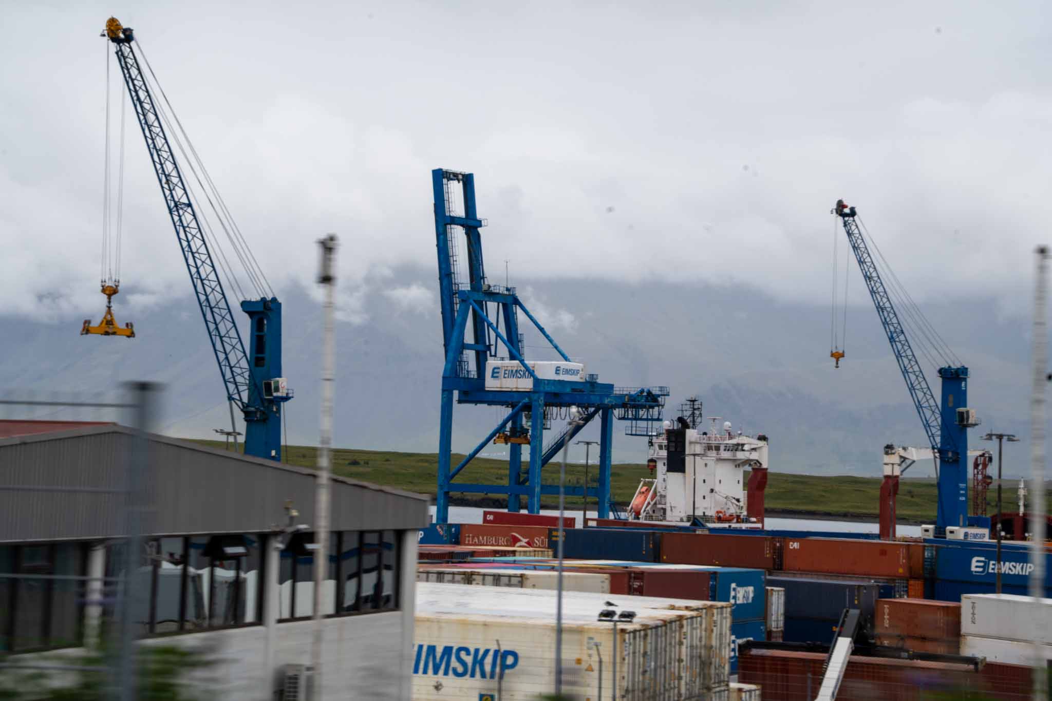 リボ払いしながら投資はNG！借金返済と投資、どちらを優先すべき？